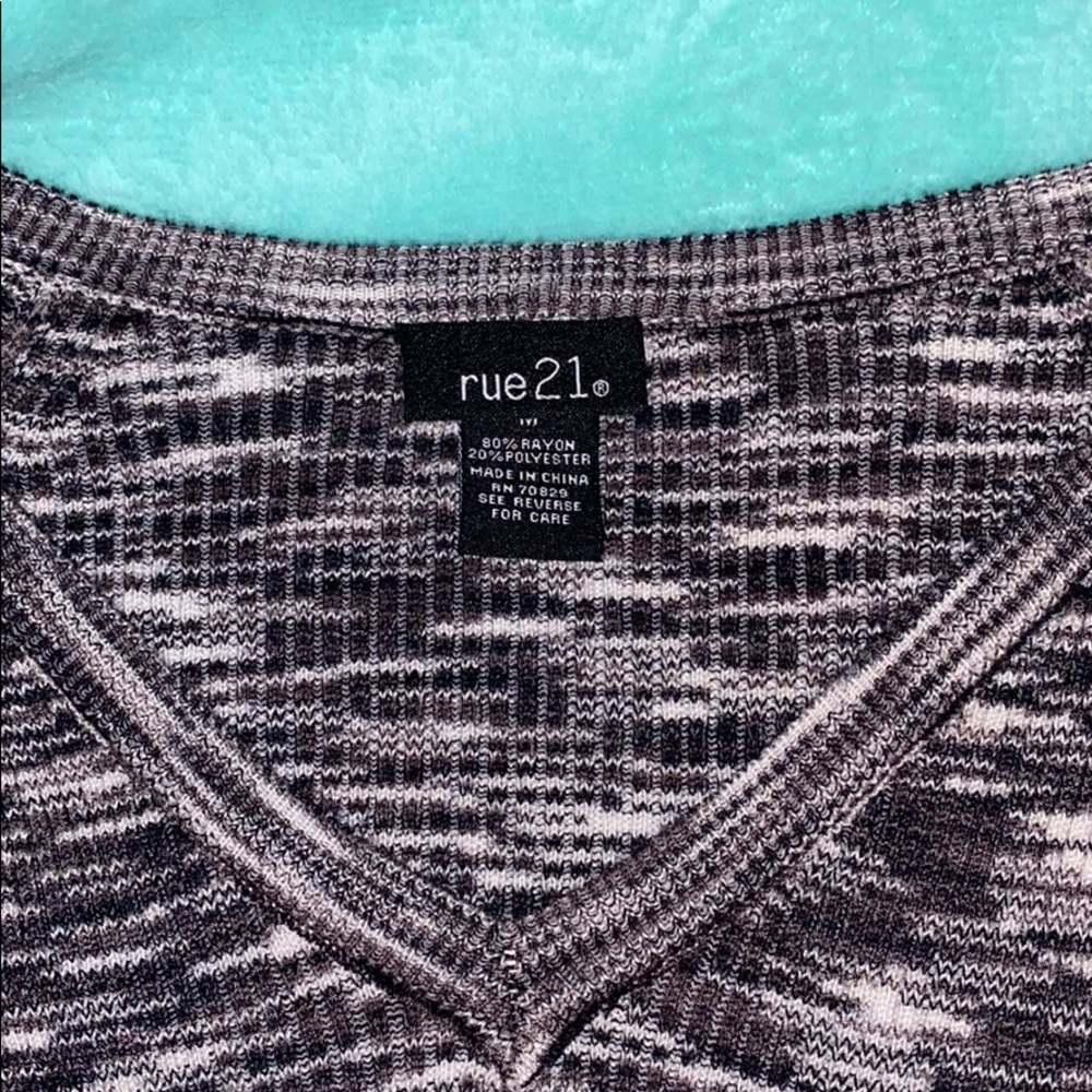 V neck Rue 21 long sleeve